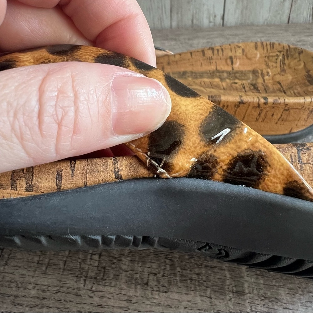 Vionic Leopard Print Cork Sandals With Black Bow 7 - image 2